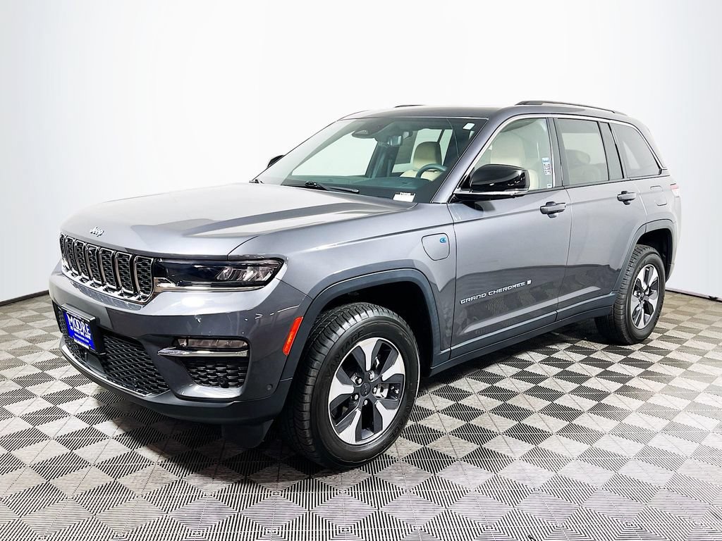 Used 2022 Jeep Grand Cherokee Limited 4xe w/ Luxury Tech Group II AWD/4WD image 3