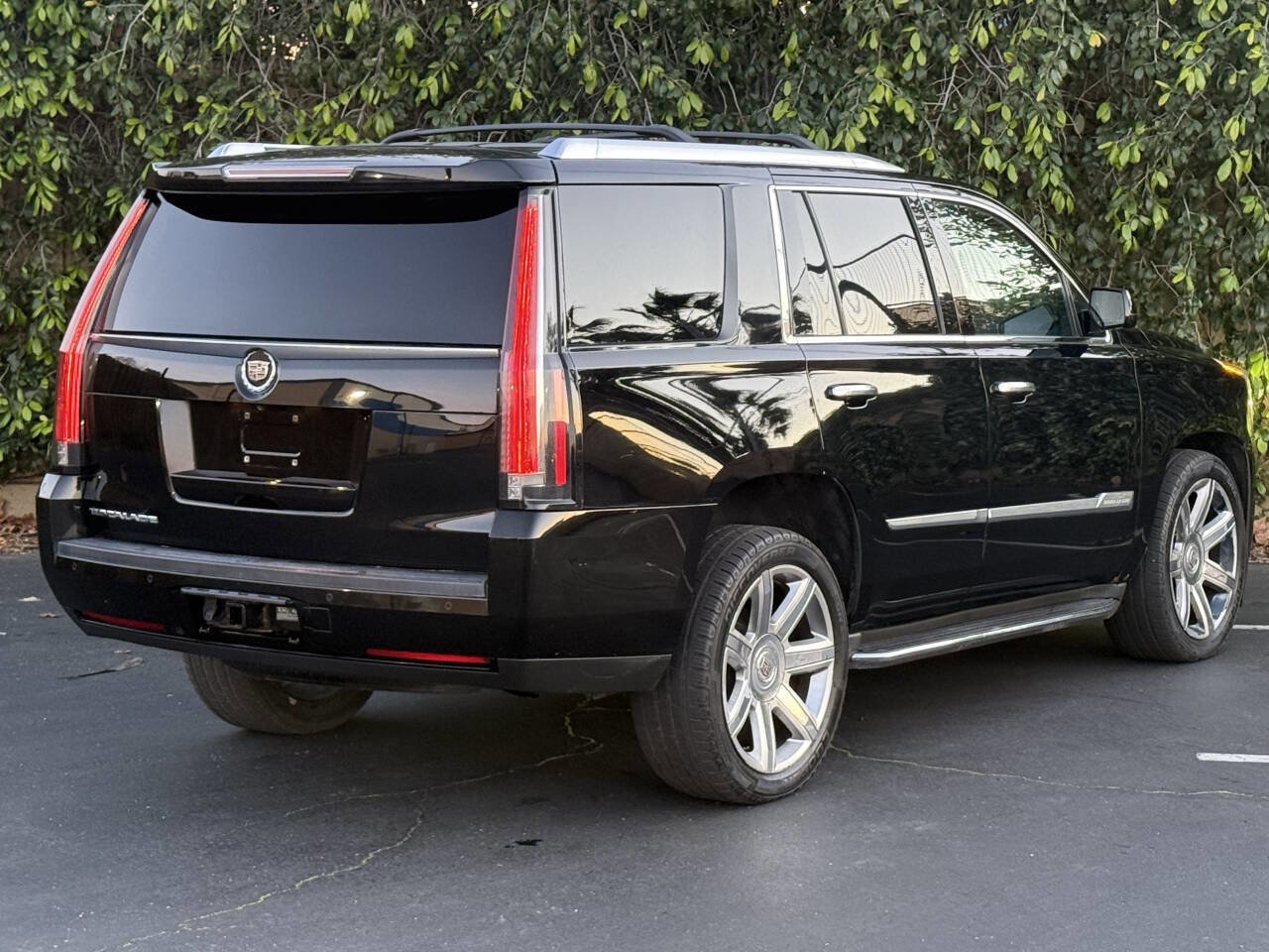 Used 2015 Cadillac Escalade Luxury image 8