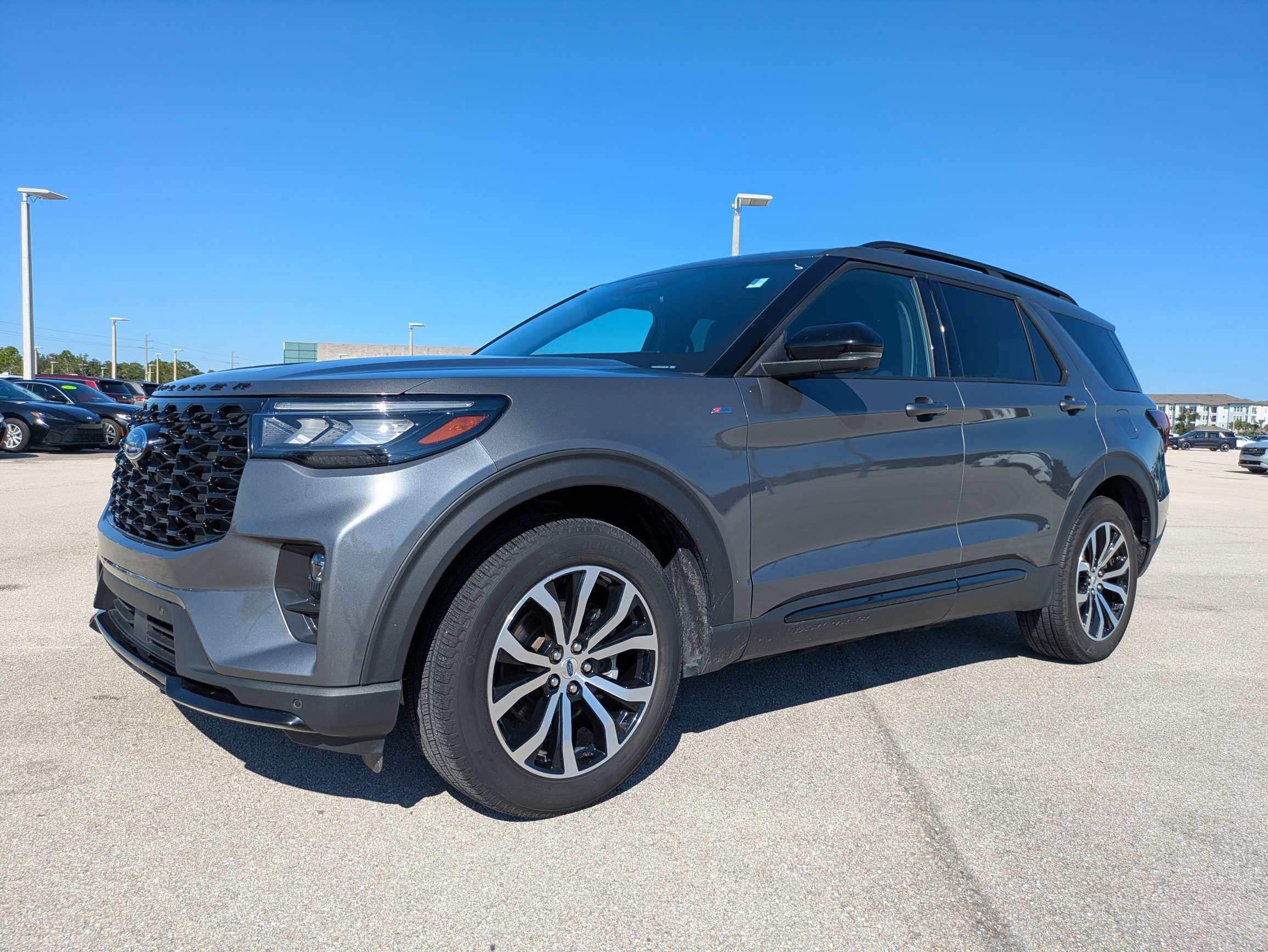 Used 2025 Ford Explorer ST-Line AWD/4WD image 8