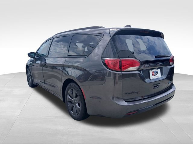 Used 2020 Chrysler Pacifica Limited w/ Quick Oder Package 2EV RED-S FWD image 3