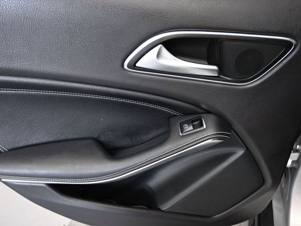 Used 2019 Mercedes-Benz GLA 250 4MATIC image 38