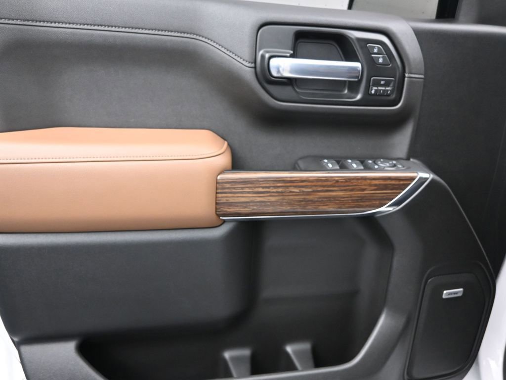 Used 2020 Chevrolet Silverado 1500 High Country w/ Technology Package image 12