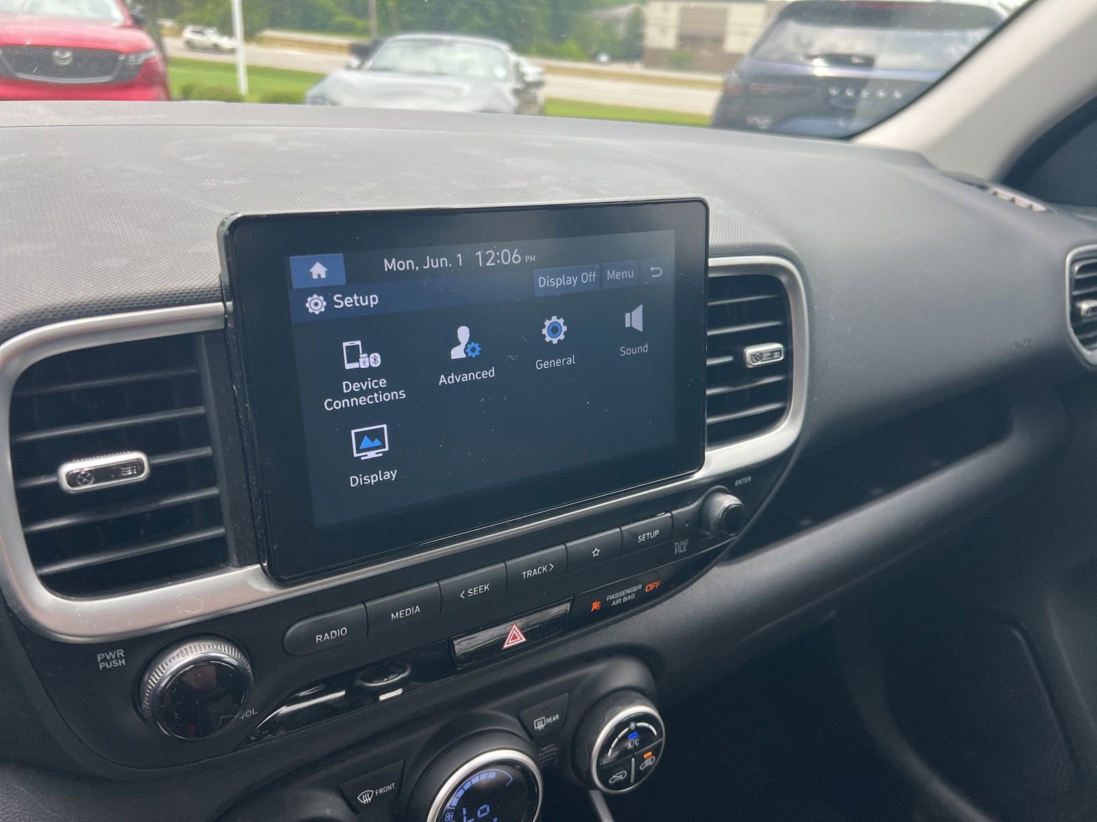 Used 2020 Hyundai Venue SEL FWD image 10