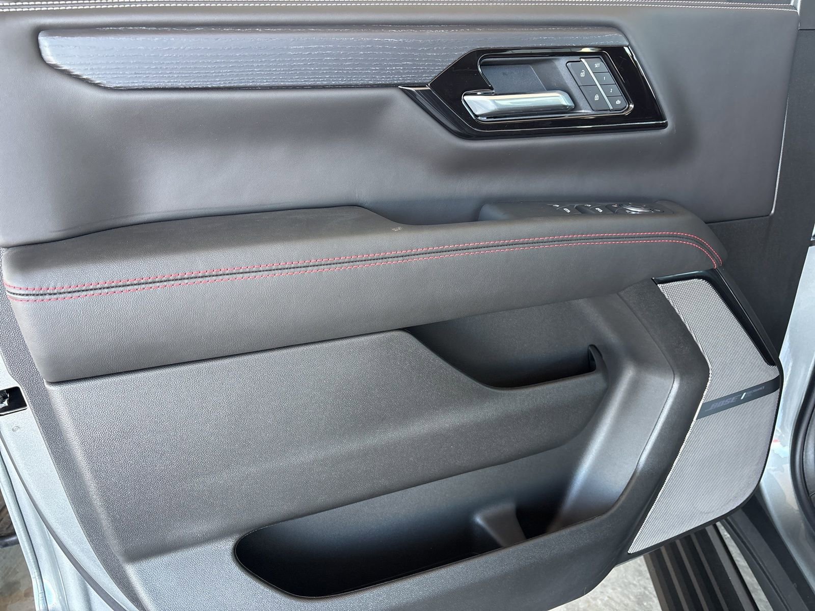 New 2026 GMC Yukon XL AT4 Ultimate w/ LPO, Floor Liner Package image 11