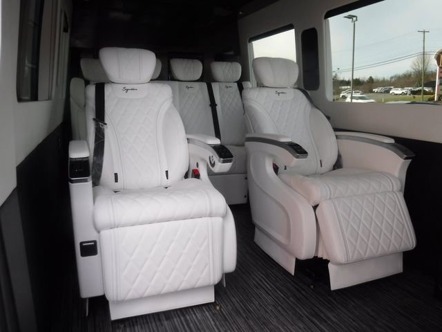 Used 2023 Mercedes-Benz Sprinter 3500 w/ Parking Package image 59