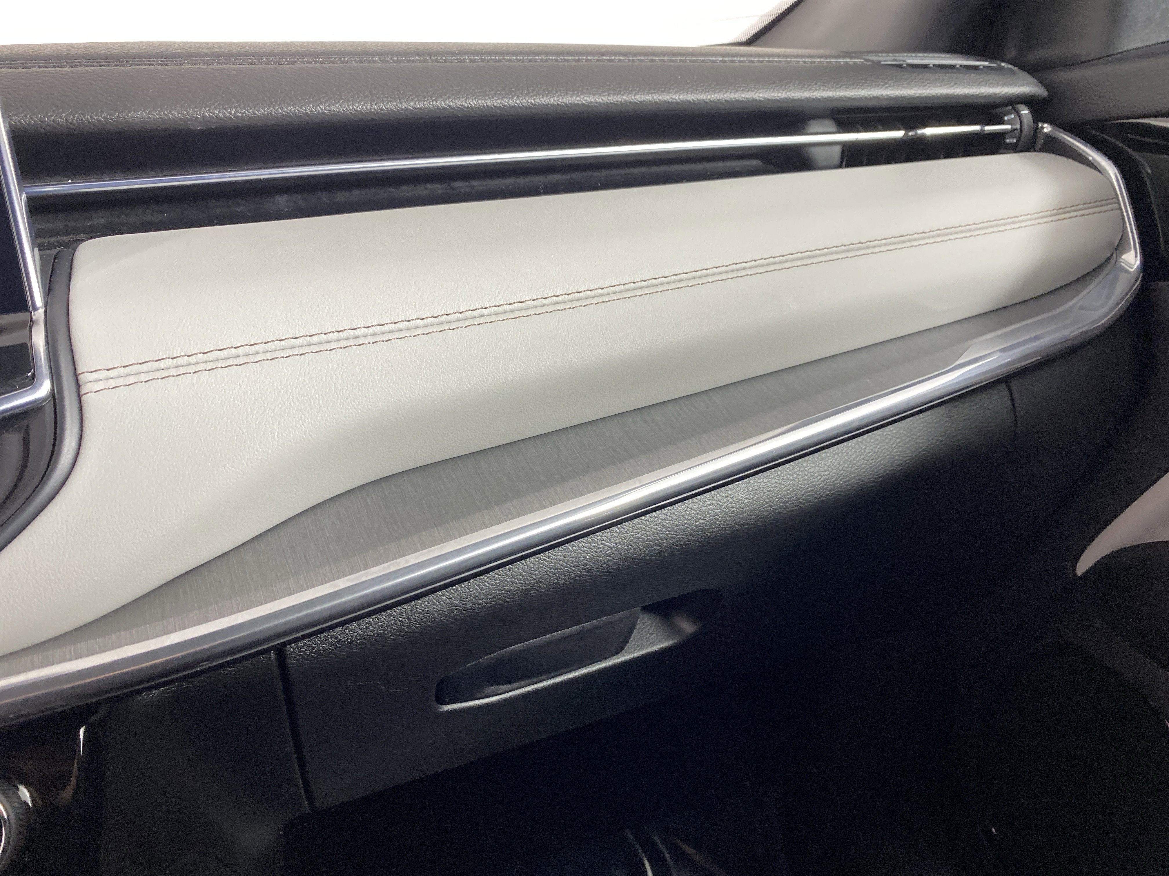 Used 2023 Jeep Compass Limited image 35