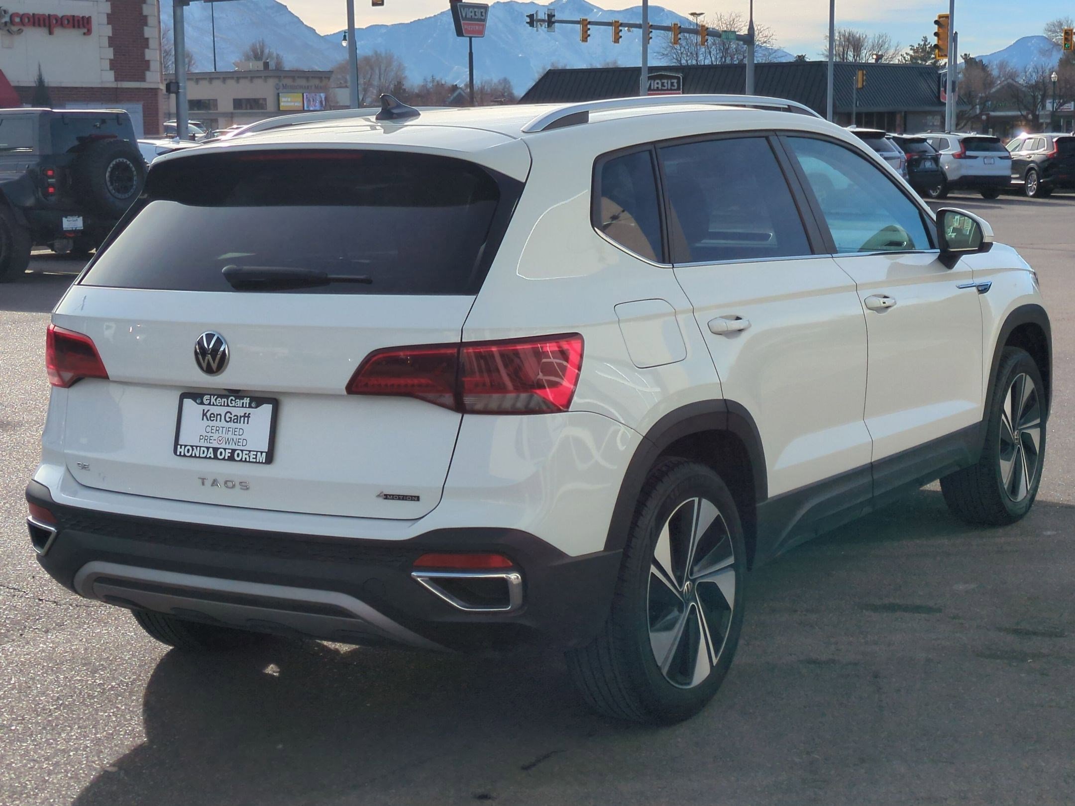 Used 2023 Volkswagen Taos SE image 3