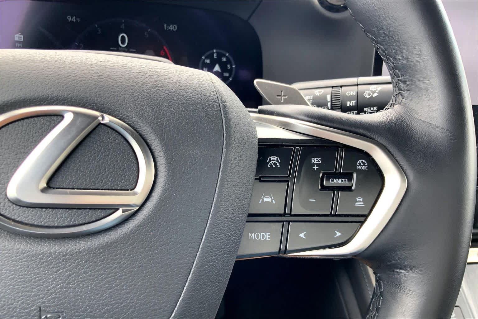 Used 2024 Lexus GX 550 w/ Accessory Package (2T) AWD/4WD image 25
