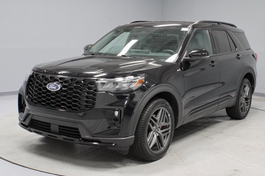 Certified 2025 Ford Explorer ST-Line w/ ST-Line Street Pack image 8