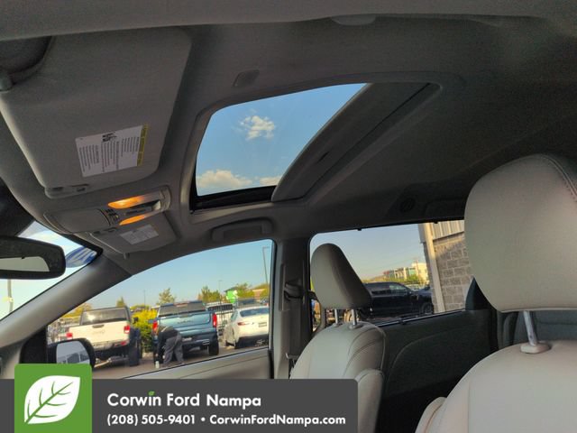 Used 2020 Toyota Sienna XLE w/ XLE Navigation Package AWD/4WD image 22