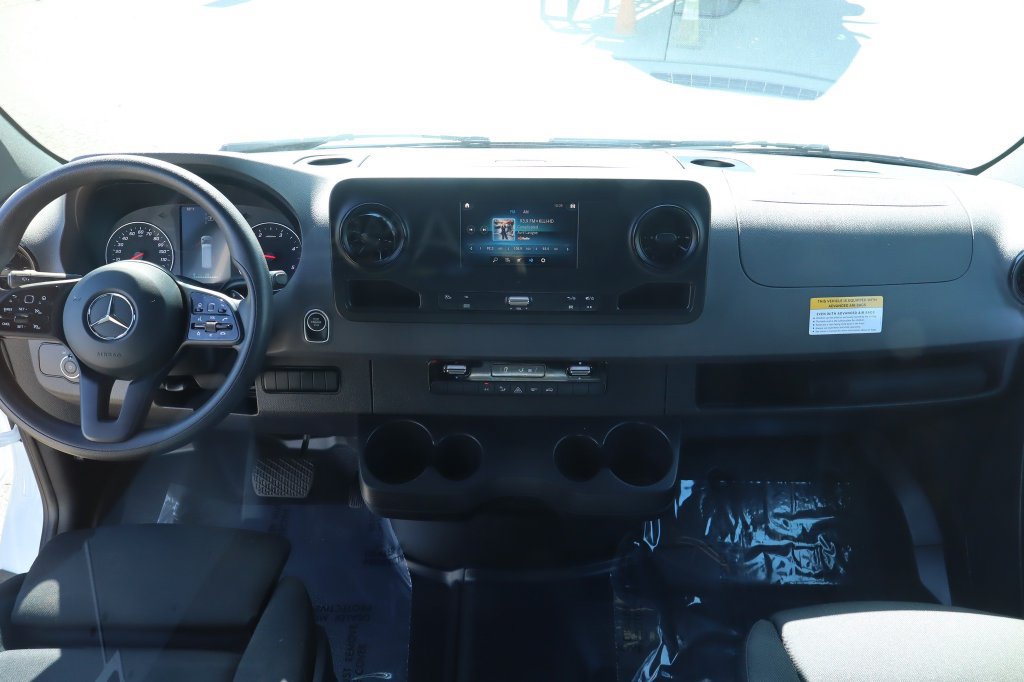 Used 2024 Mercedes-Benz Sprinter 2500 image 33