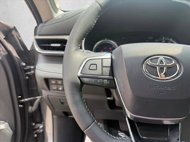 Used 2021 Toyota Highlander Limited FWD image 18