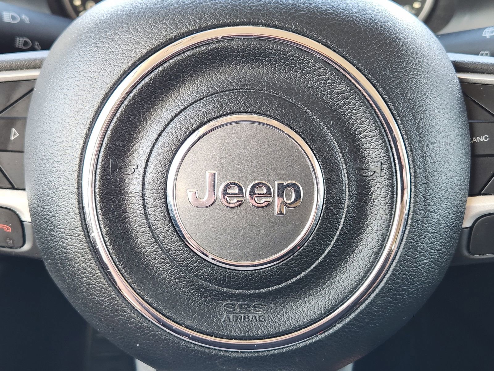 Used 2023 Jeep Renegade Latitude AWD/4WD image 37