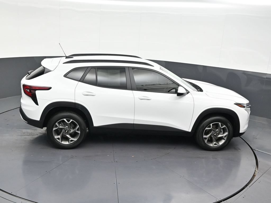 Used 2025 Chevrolet Trax LT FWD image 20