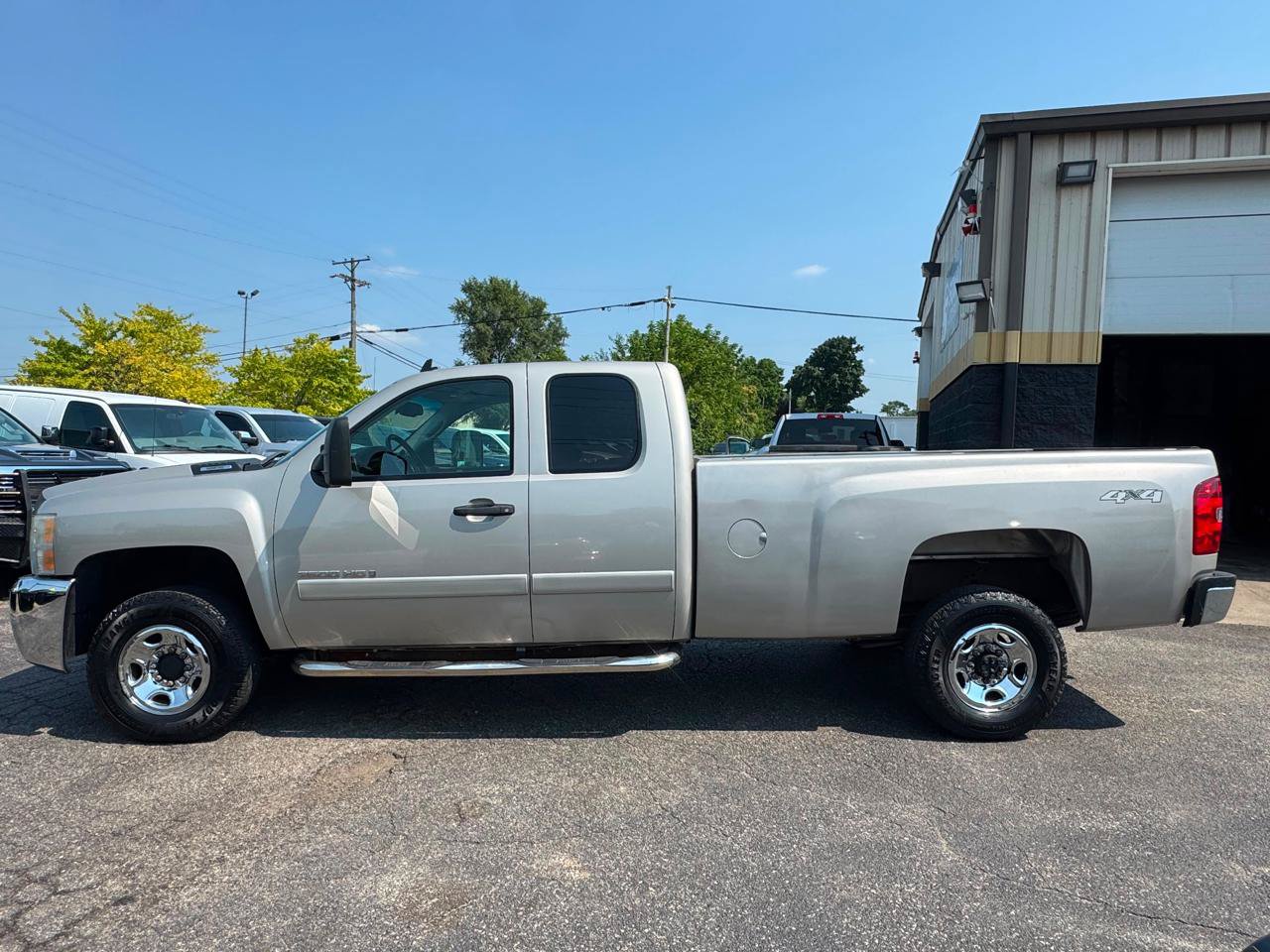 Used 2008 Chevrolet Silverado 2500 LT AWD/4WD image 2