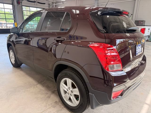Used 2022 Chevrolet Trax LS w/ Tint and Cruise Package AWD/4WD image 5
