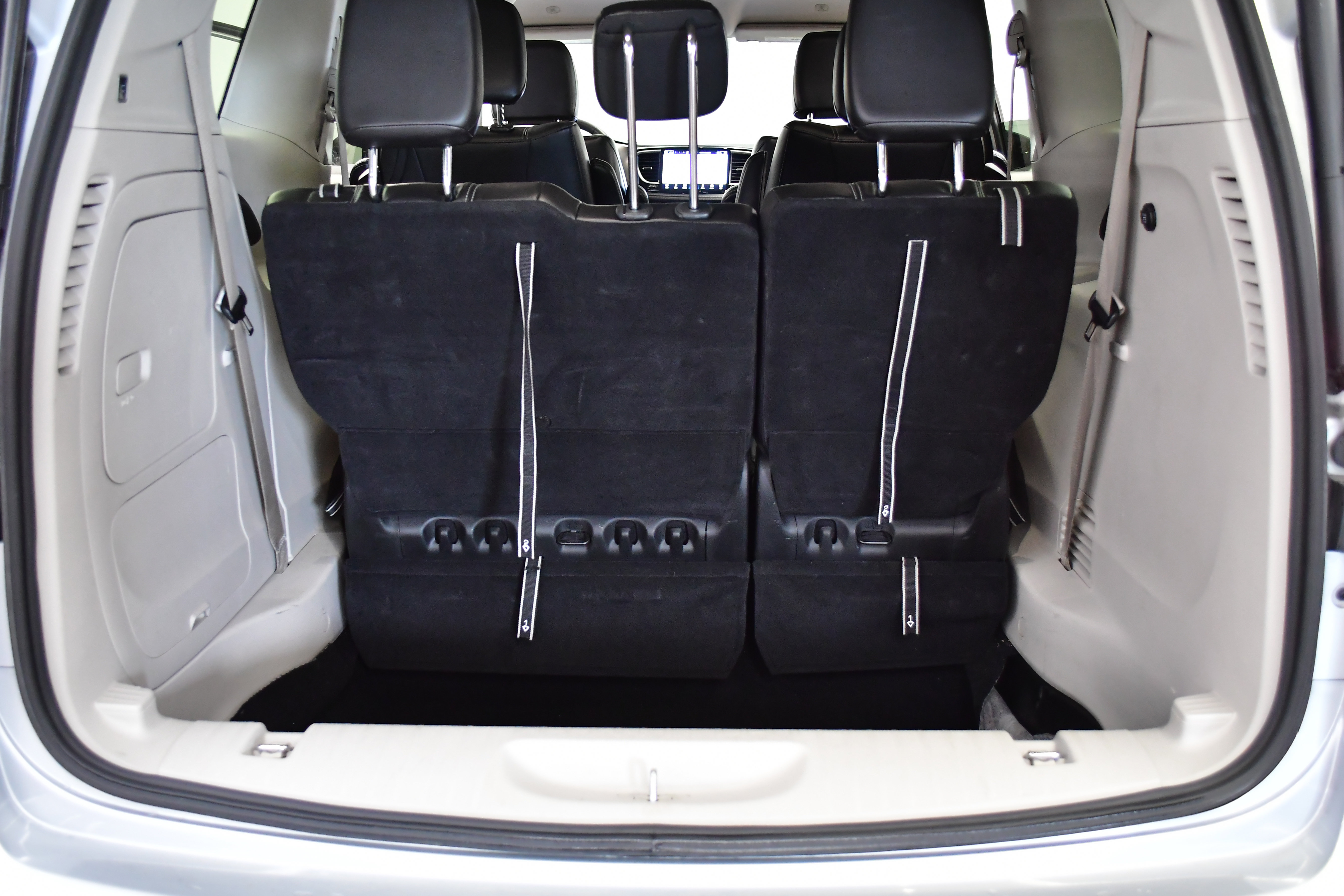 Used 2024 Chrysler Pacifica Touring-L FWD image 8