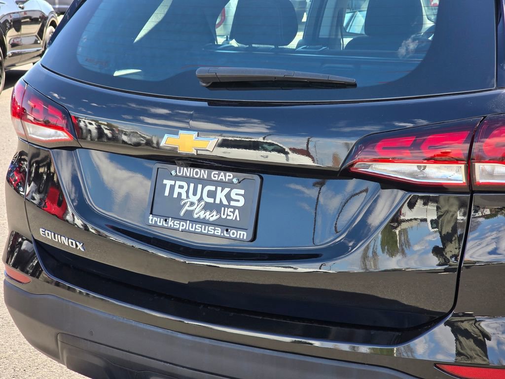 Used 2023 Chevrolet Equinox LS w/ LPO, Cargo Package FWD image 13