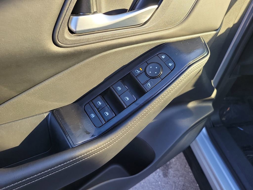 Certified 2025 Nissan Rogue SV FWD image 16