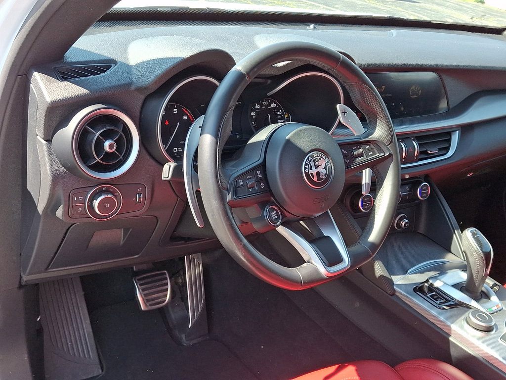 Used 2023 Alfa Romeo Stelvio Veloce AWD/4WD image 25