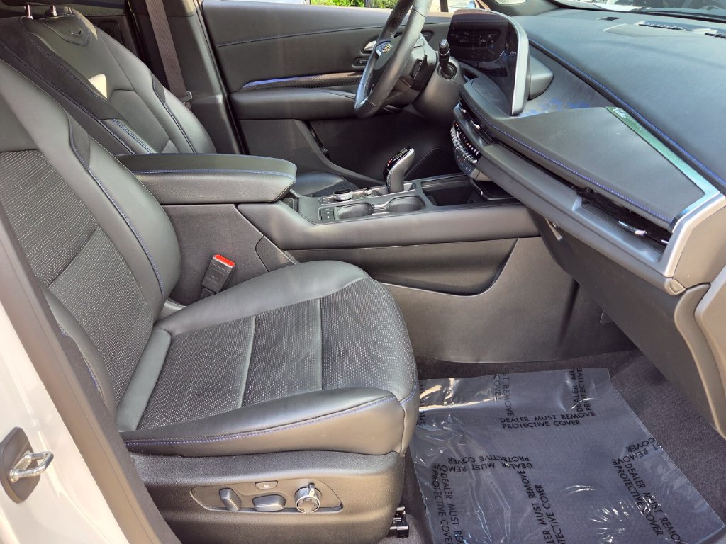 Used 2024 Cadillac XT4 Sport FWD image 17
