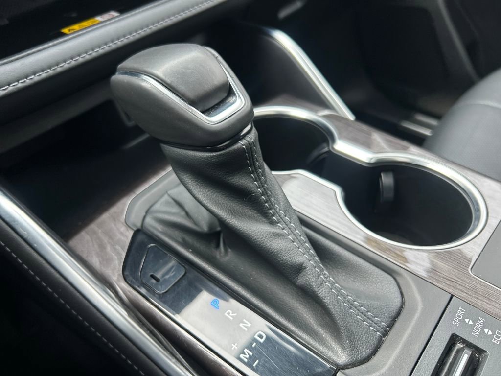 Used 2023 Toyota Highlander Limited image 18
