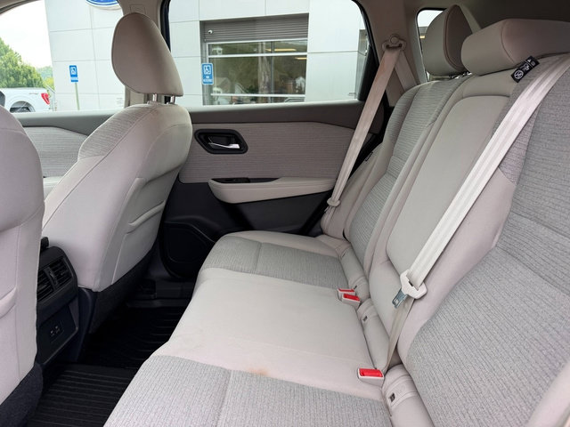 Used 2022 Nissan Rogue SV AWD/4WD image 16