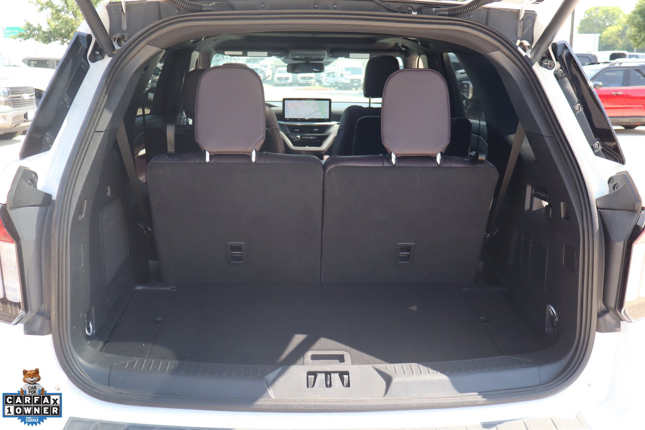 Certified 2025 Ford Explorer Platinum RWD image 28
