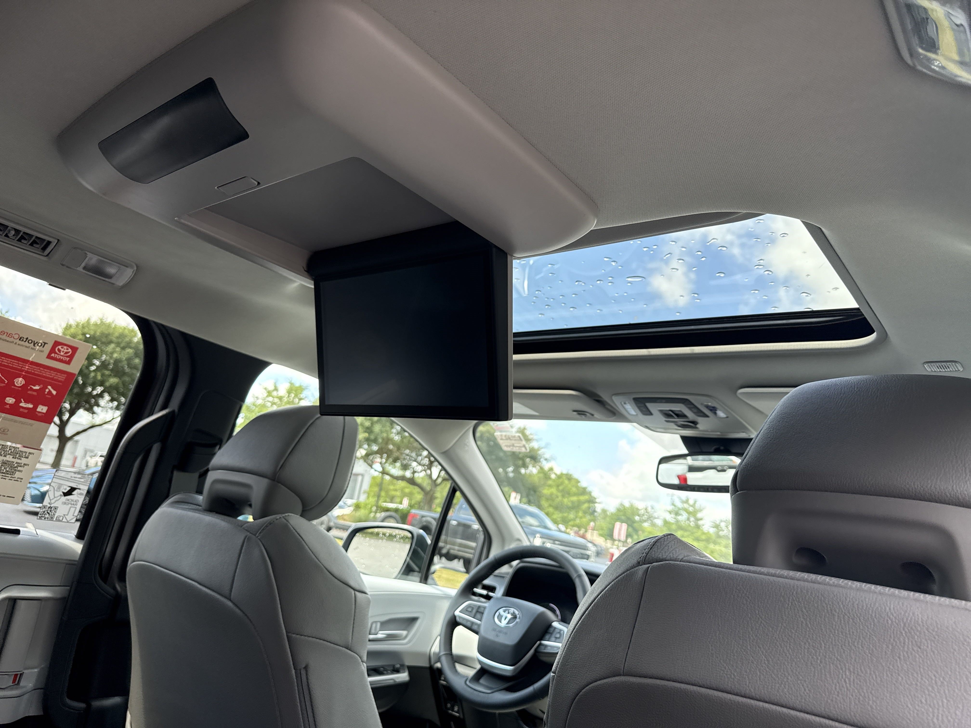 New 2025 Toyota Sienna XLE w/ XLE Plus Package FWD image 34