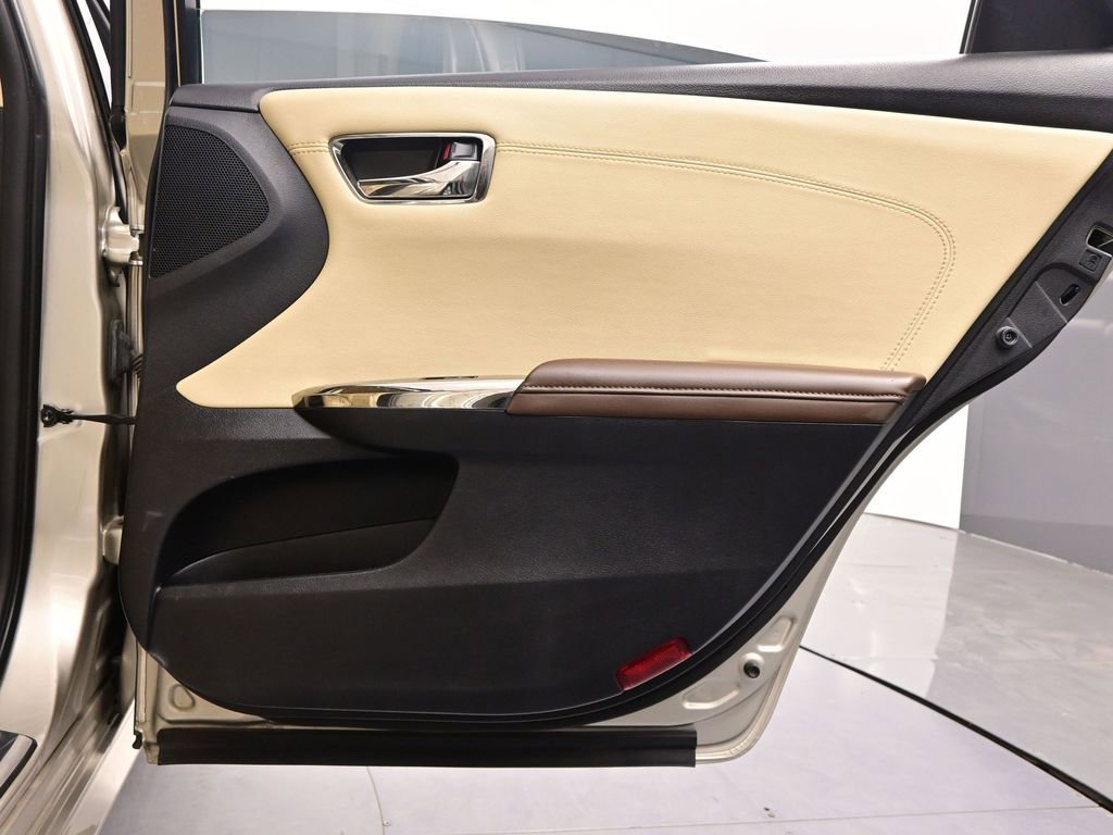 Used 2013 Toyota Avalon Limited image 28