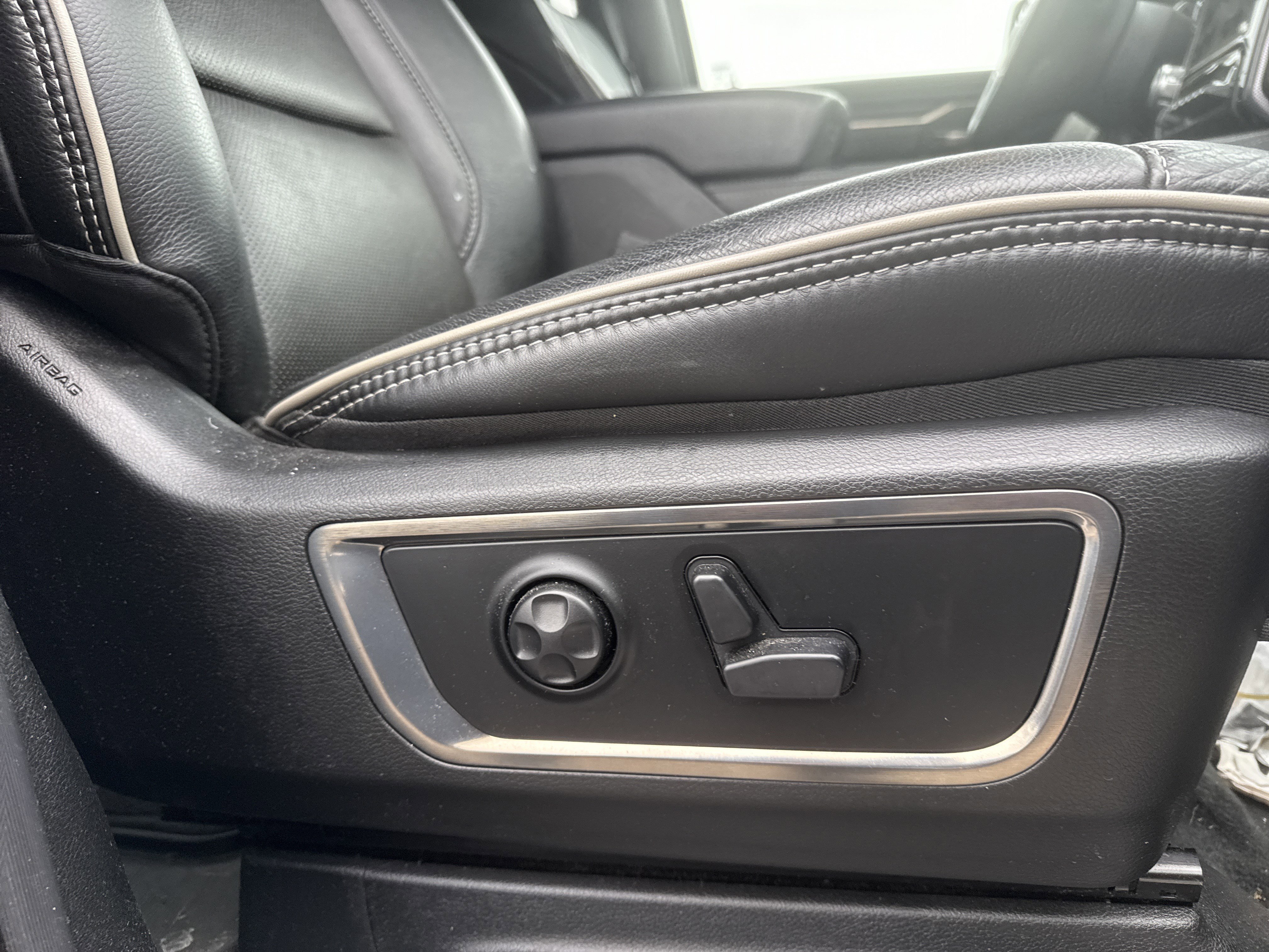 Used 2020 RAM 1500 Limited image 15