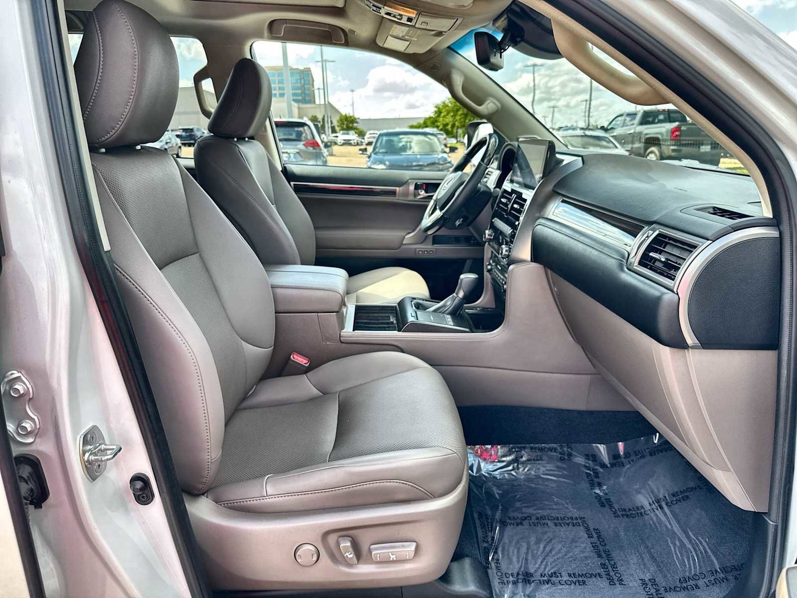 Used 2023 Lexus GX 460 Premium w/ Premium Package image 9