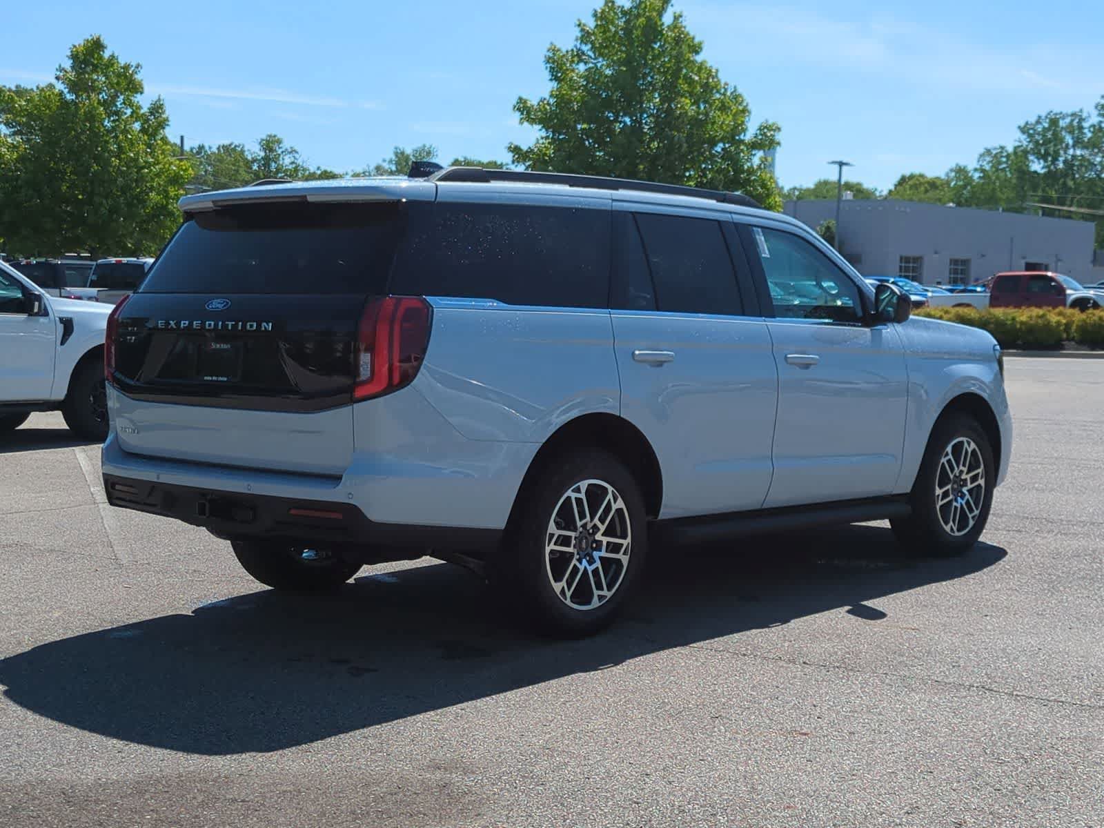 New 2026 Ford Expedition Active AWD/4WD image 8