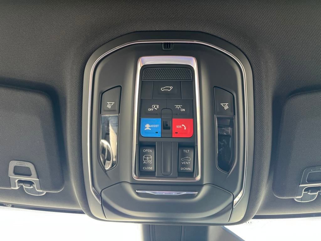 New 2025 Jeep Grand Cherokee L Laredo w/ Luxury Tech Group I image 39