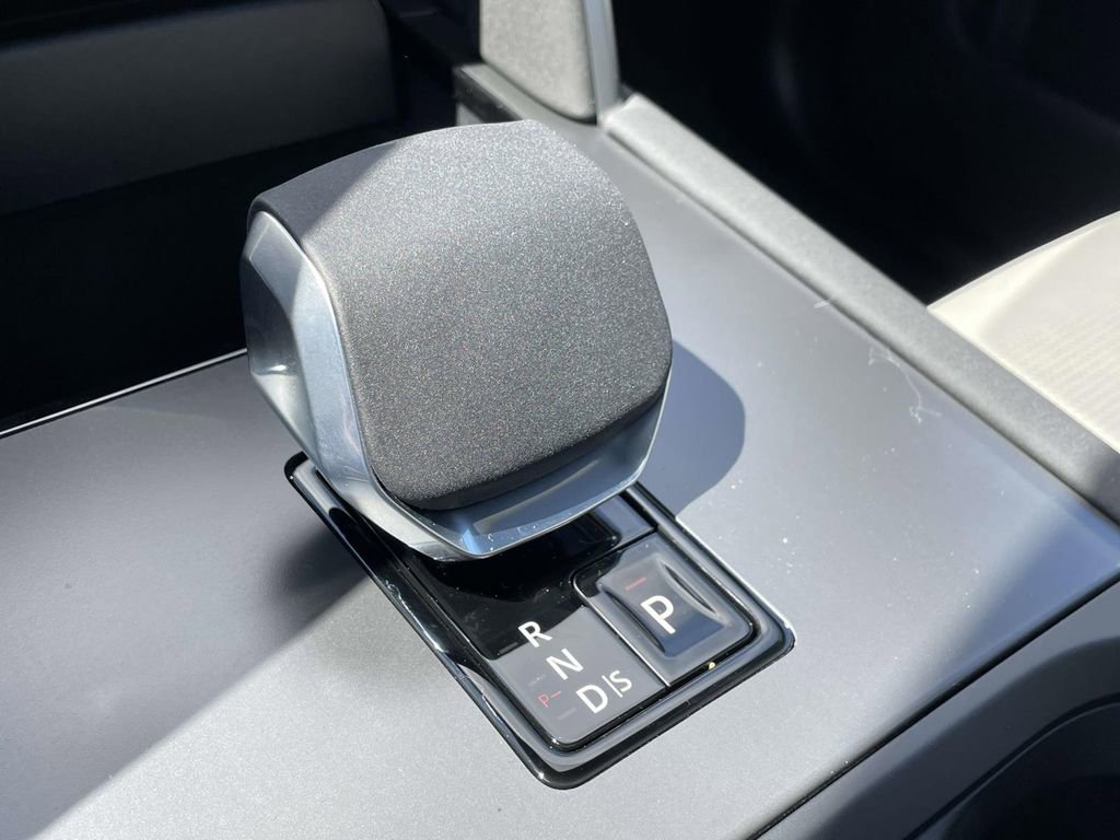 New 2026 Land Rover Discovery Sport Landmark image 30
