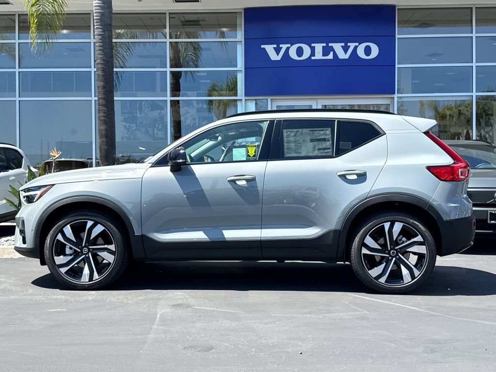 New 2026 Volvo XC40 B5 Plus w/ Climate Package AWD/4WD image 2