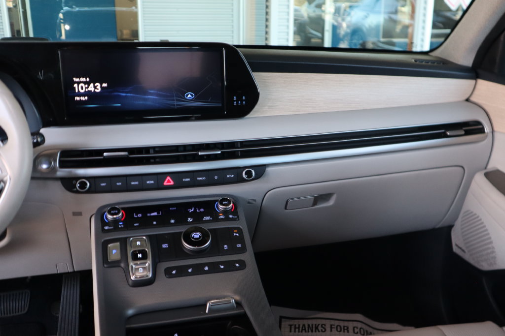Used 2023 Hyundai Palisade Limited w/ Cargo Package FWD image 16