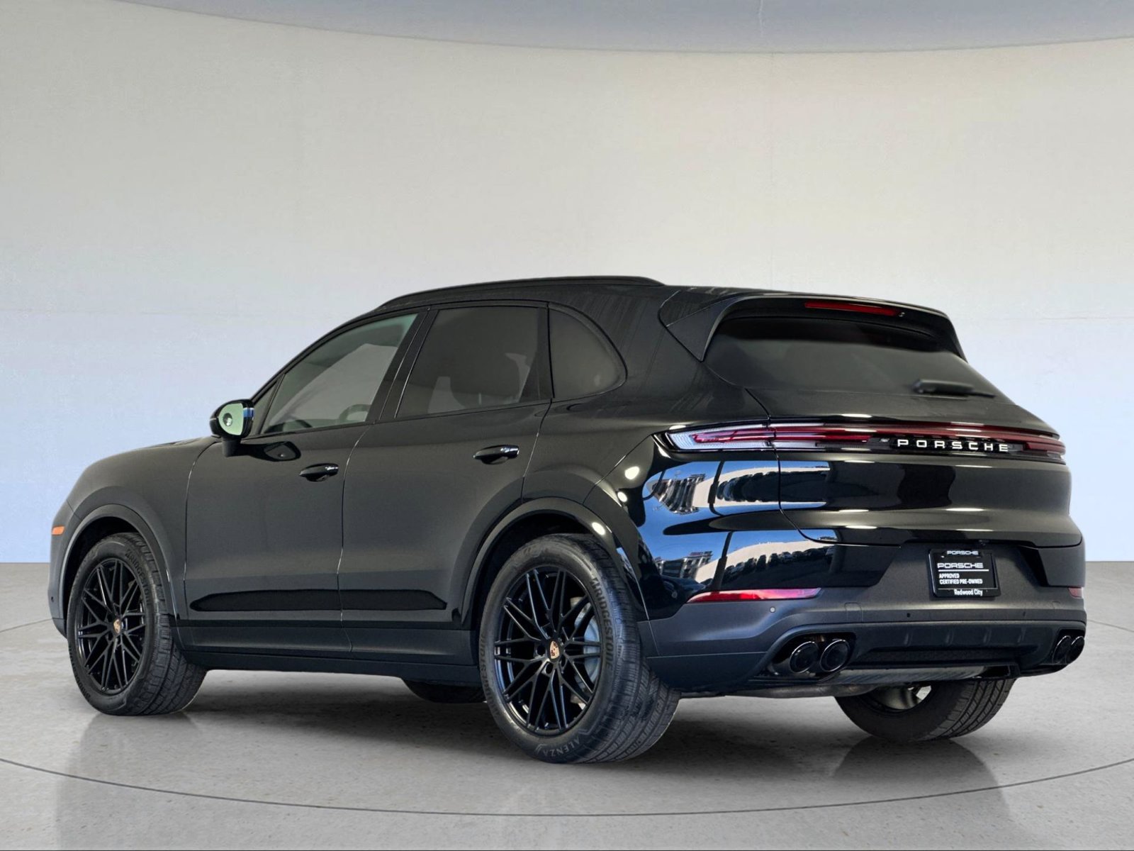 Certified 2025 Porsche Cayenne AWD/4WD image 3