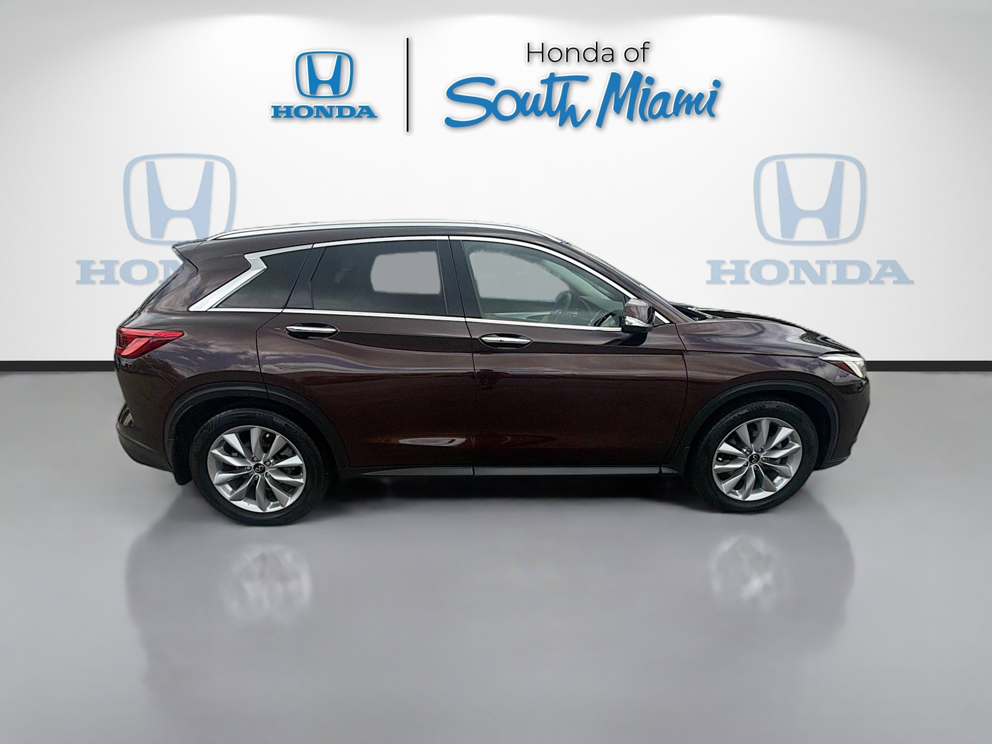 Used 2020 INFINITI QX50 Luxe w/ Navigation Package FWD image 8