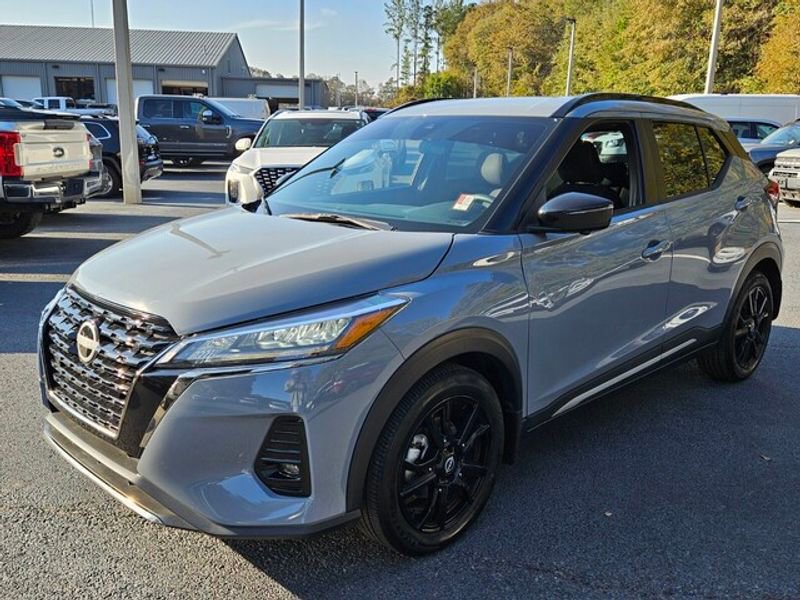 Used 2024 Nissan Kicks SR image 3