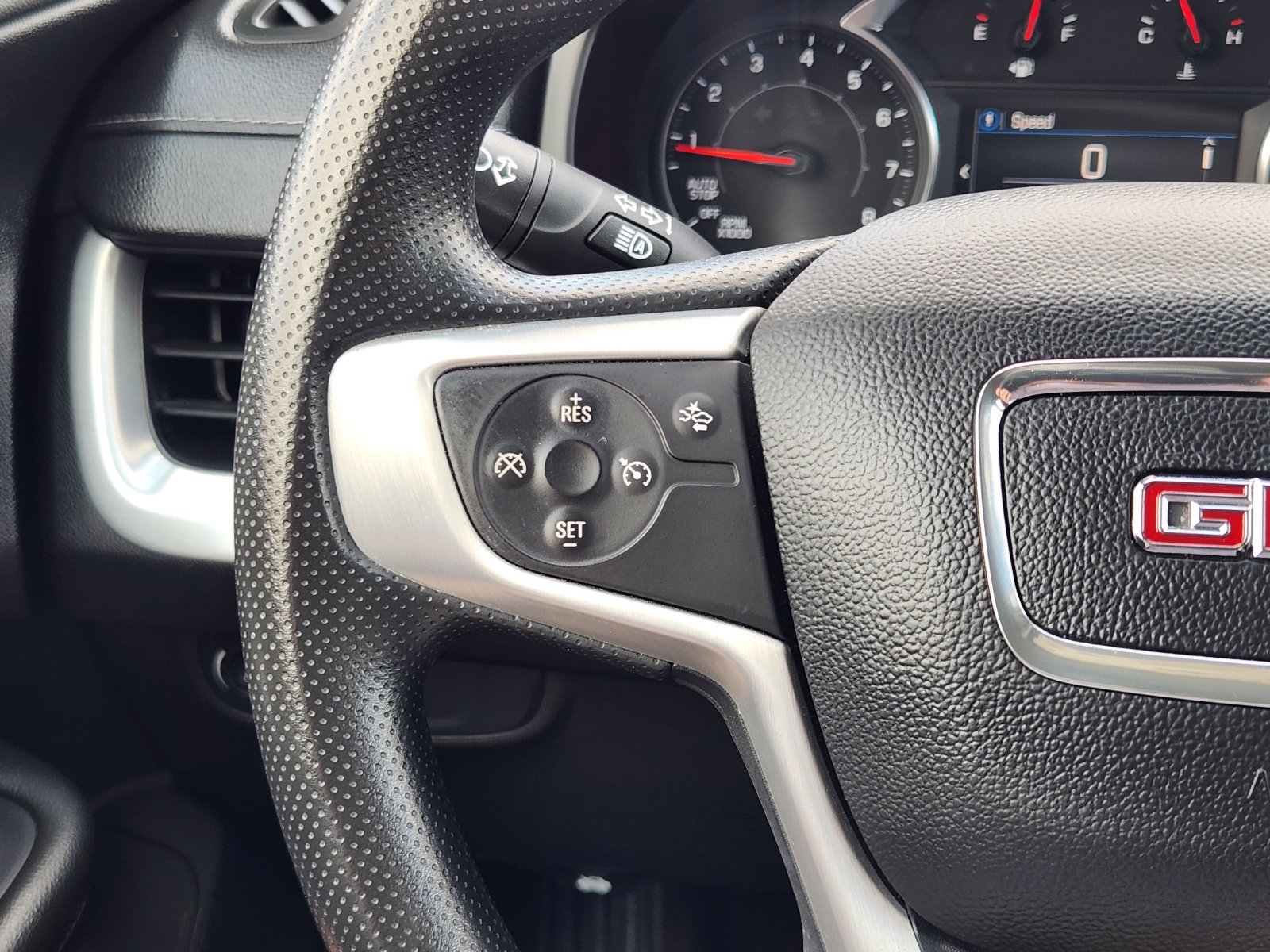 Used 2024 GMC Terrain SLE AWD/4WD image 33
