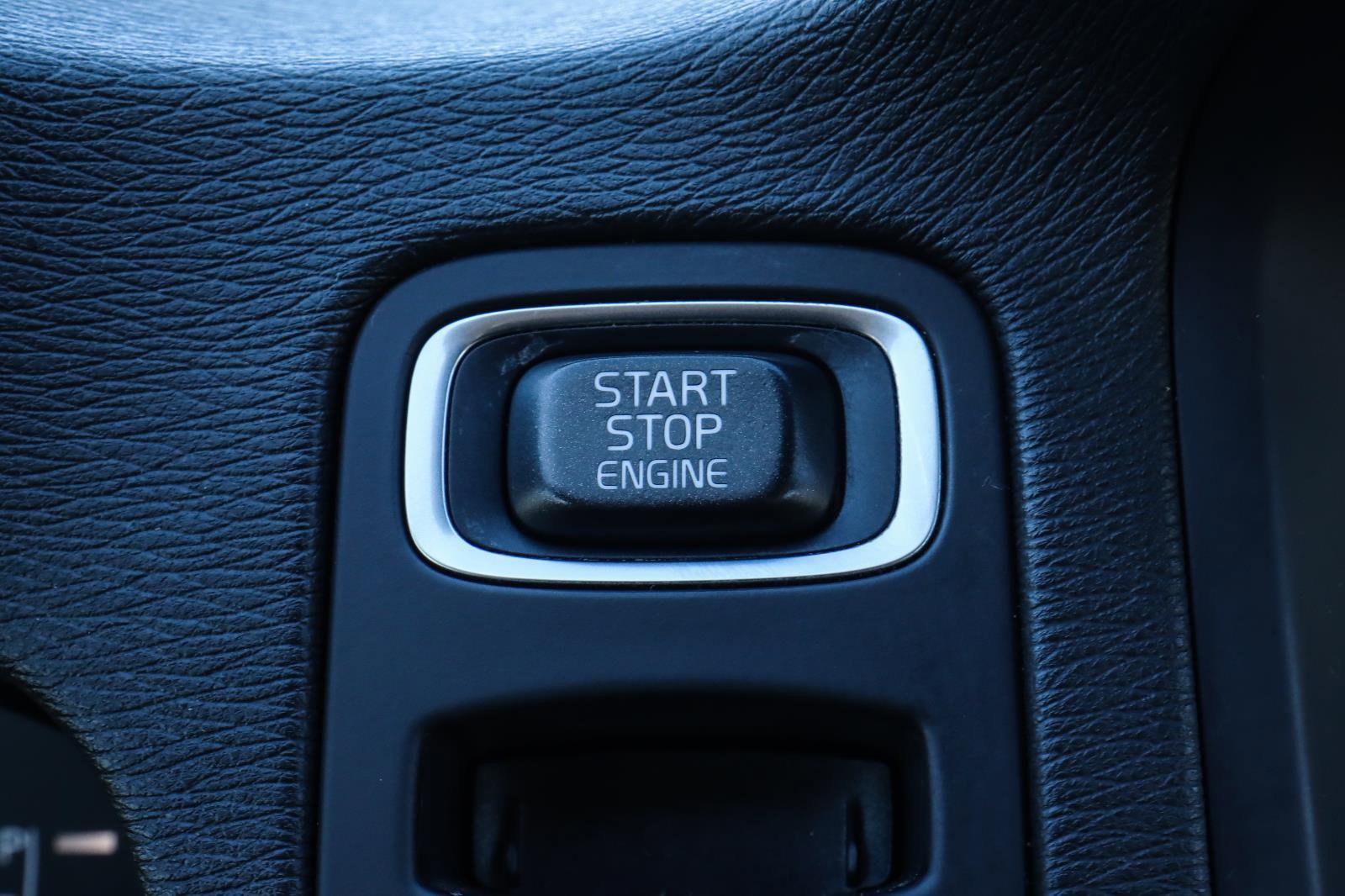 Used 2016 Volvo XC70 T5 Platinum w/ Protection Package image 14