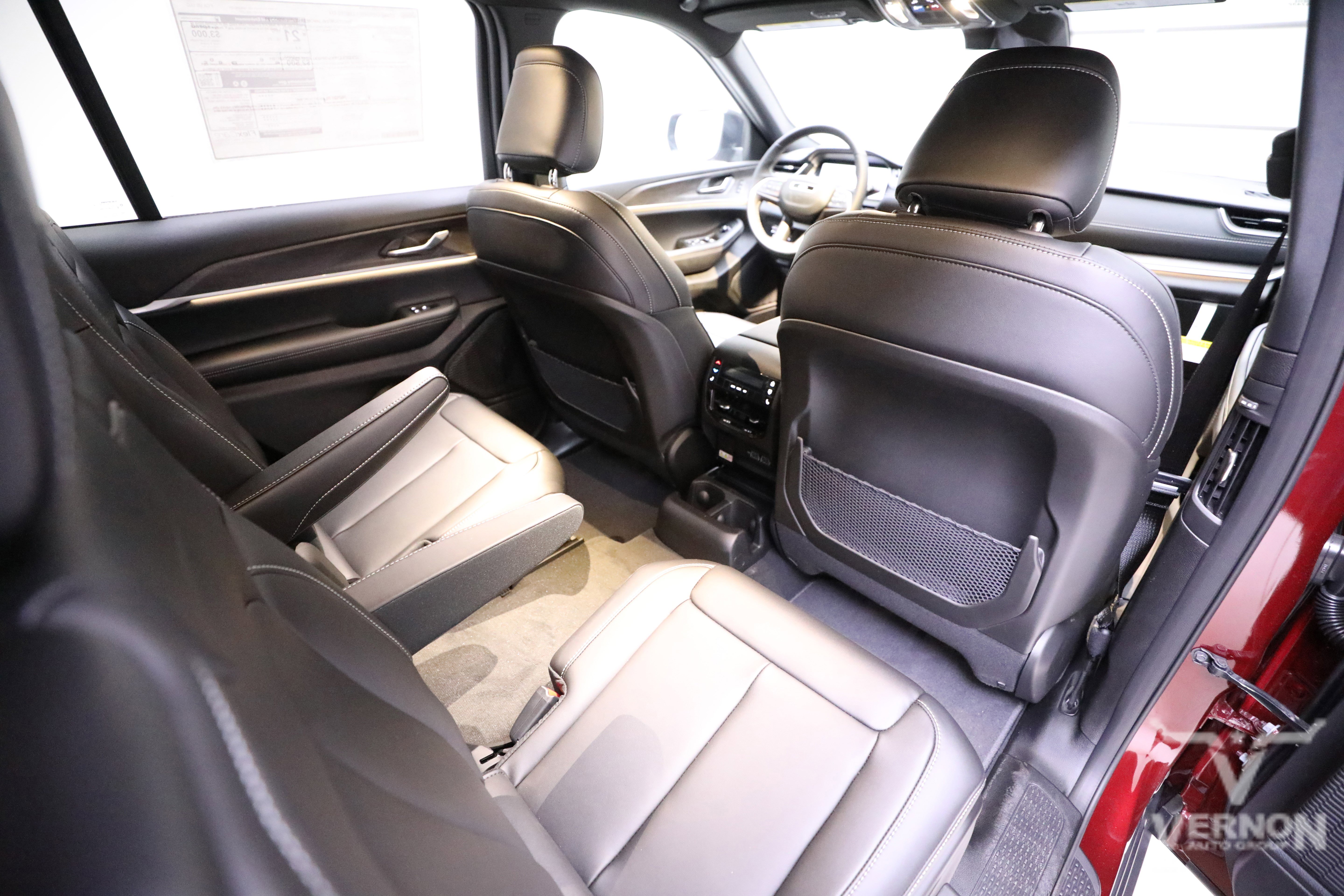 New 2025 Jeep Grand Cherokee L Limited w/ Black Appearance Package image 12