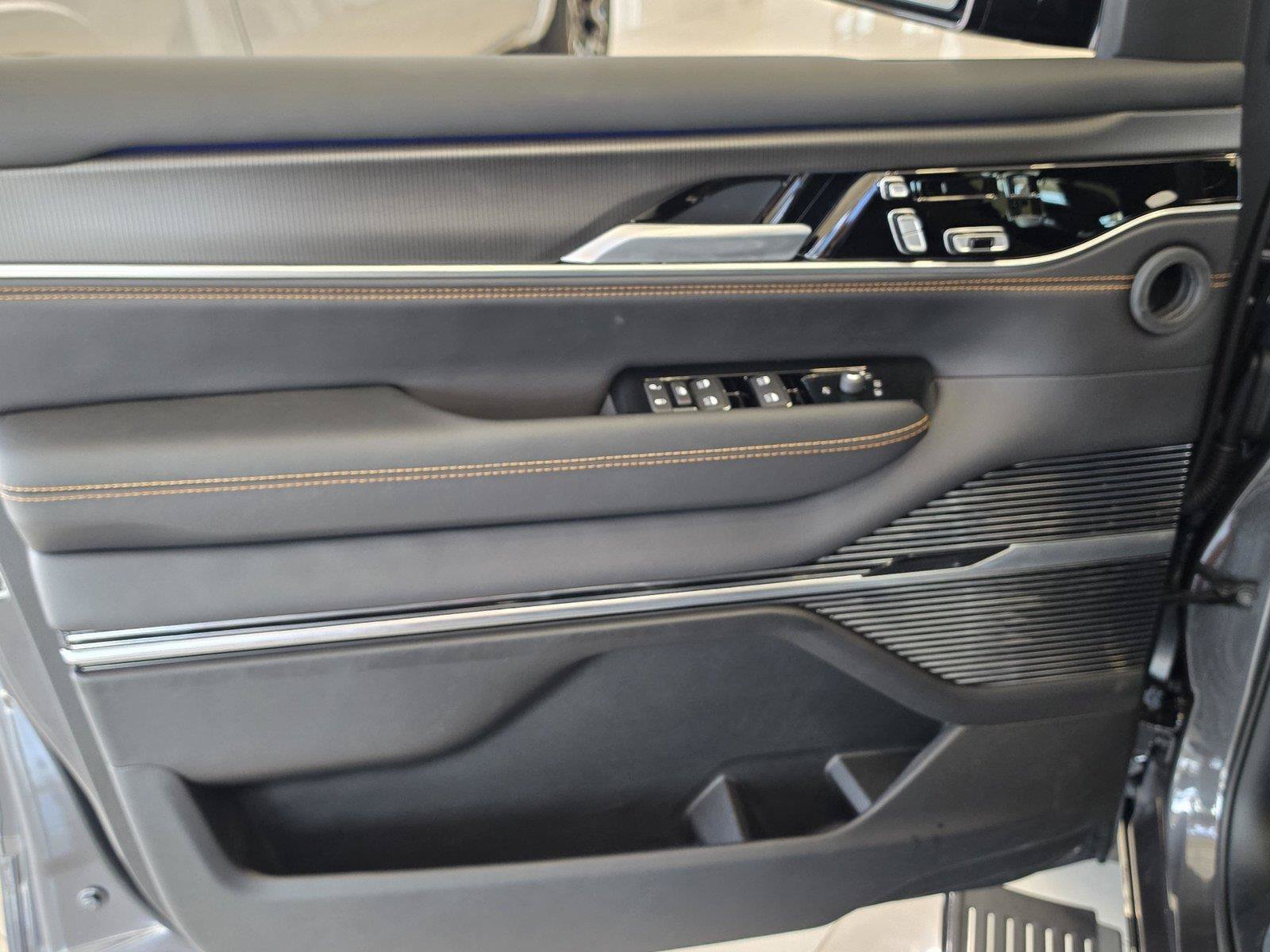 New 2026 Jeep Grand Wagoneer L Summit AWD/4WD image 16