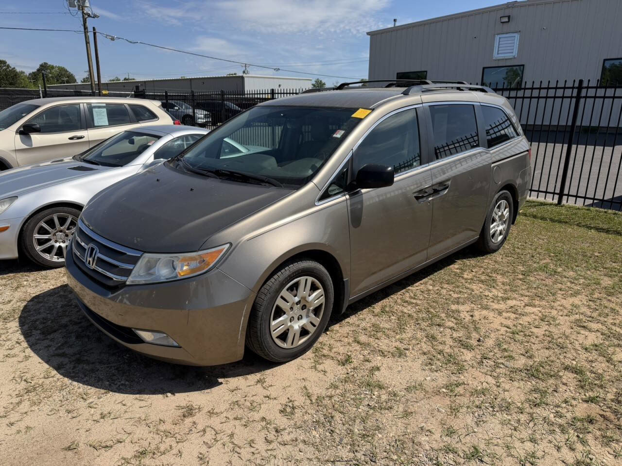 Used 2011 Honda Odyssey LX image 1