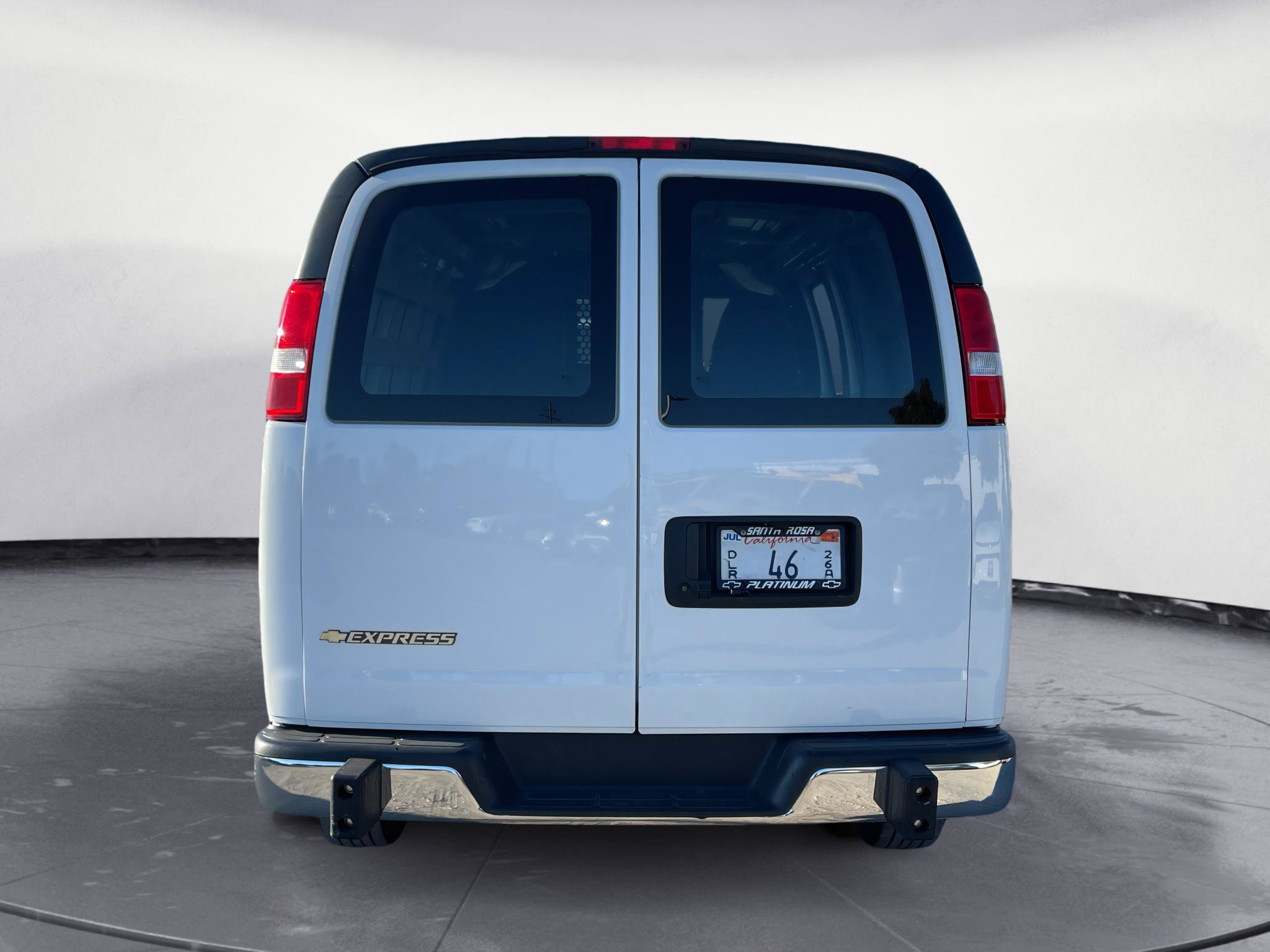 Used 2024 Chevrolet Express 2500 w/ Driver Convenience Package RWD image 4