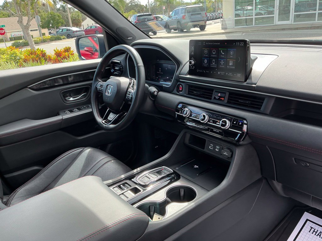 Certified 2025 Honda Pilot Black Edition image 19