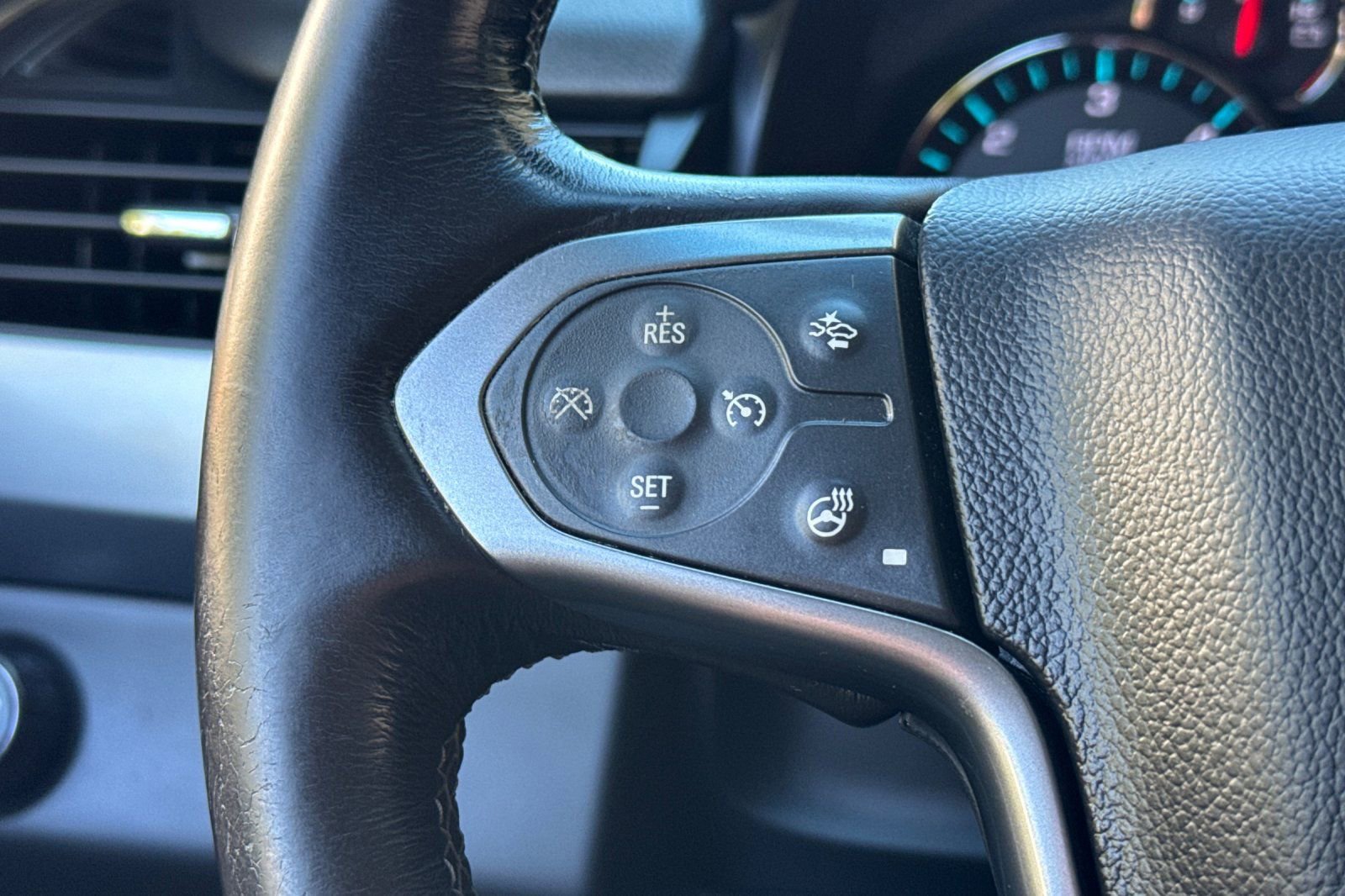 Used 2018 Chevrolet Tahoe LT image 34