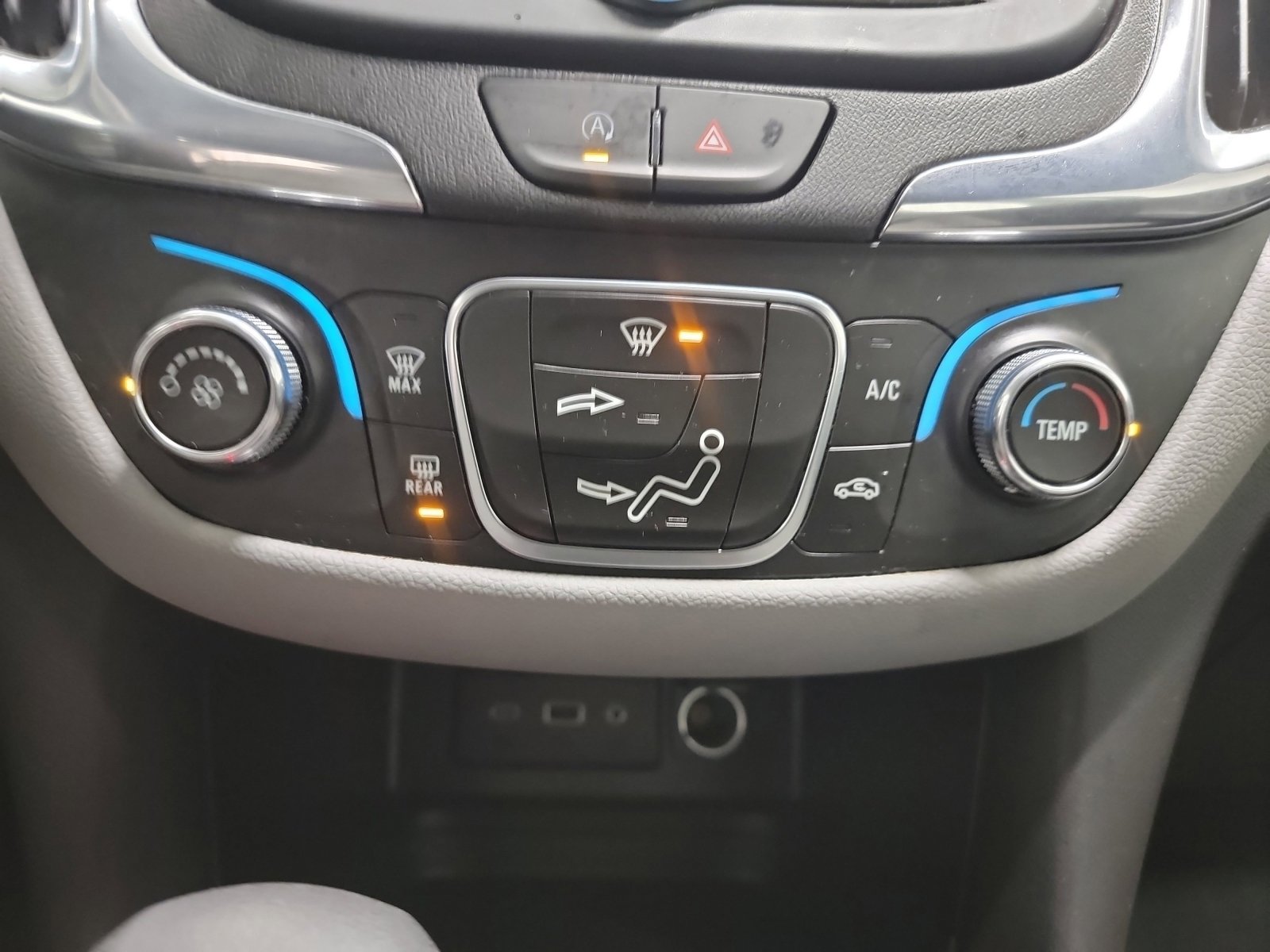 Used 2023 Chevrolet Equinox LS image 31