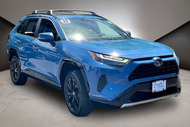 Used 2022 Toyota RAV4 SE w/ Convenience Package AWD/4WD image 3